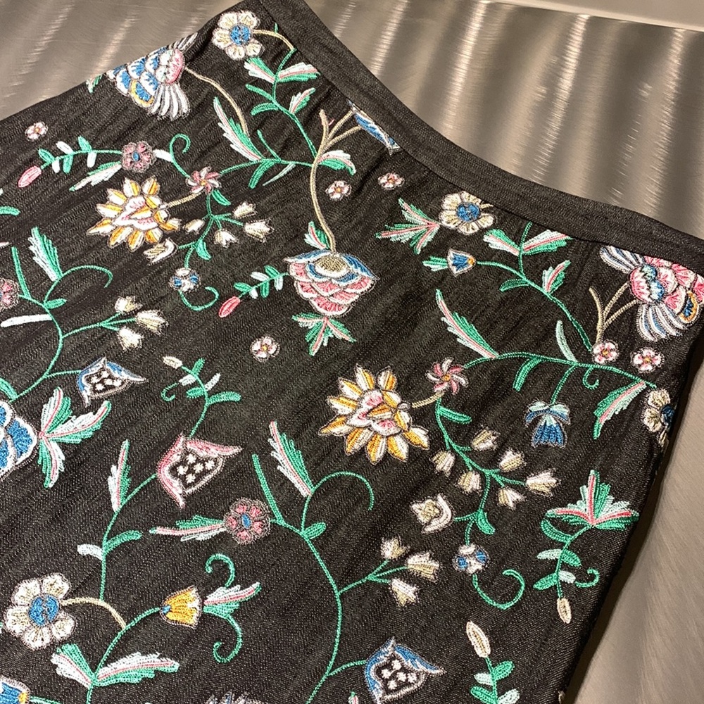 Dana Buchman Denim Floral Embroidered A Line Skirt Size 4